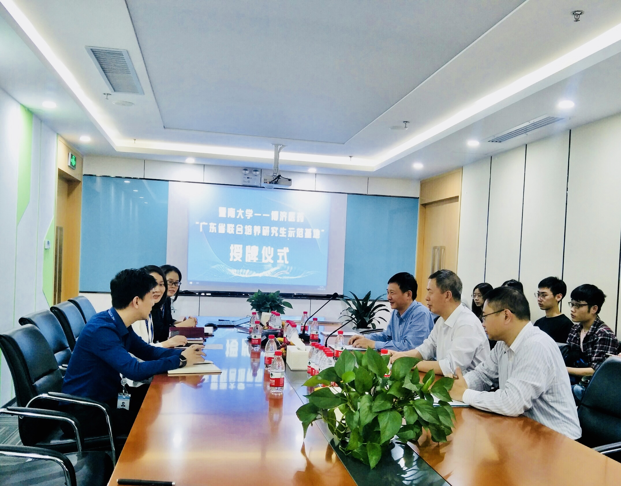 祝贺|Z6尊龙凯时医药与暨南大学堂企合作，共建省结合造就钻研生示范基地